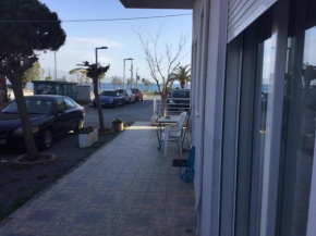 Seaside Studio 2 ( 30 meters from the beach )